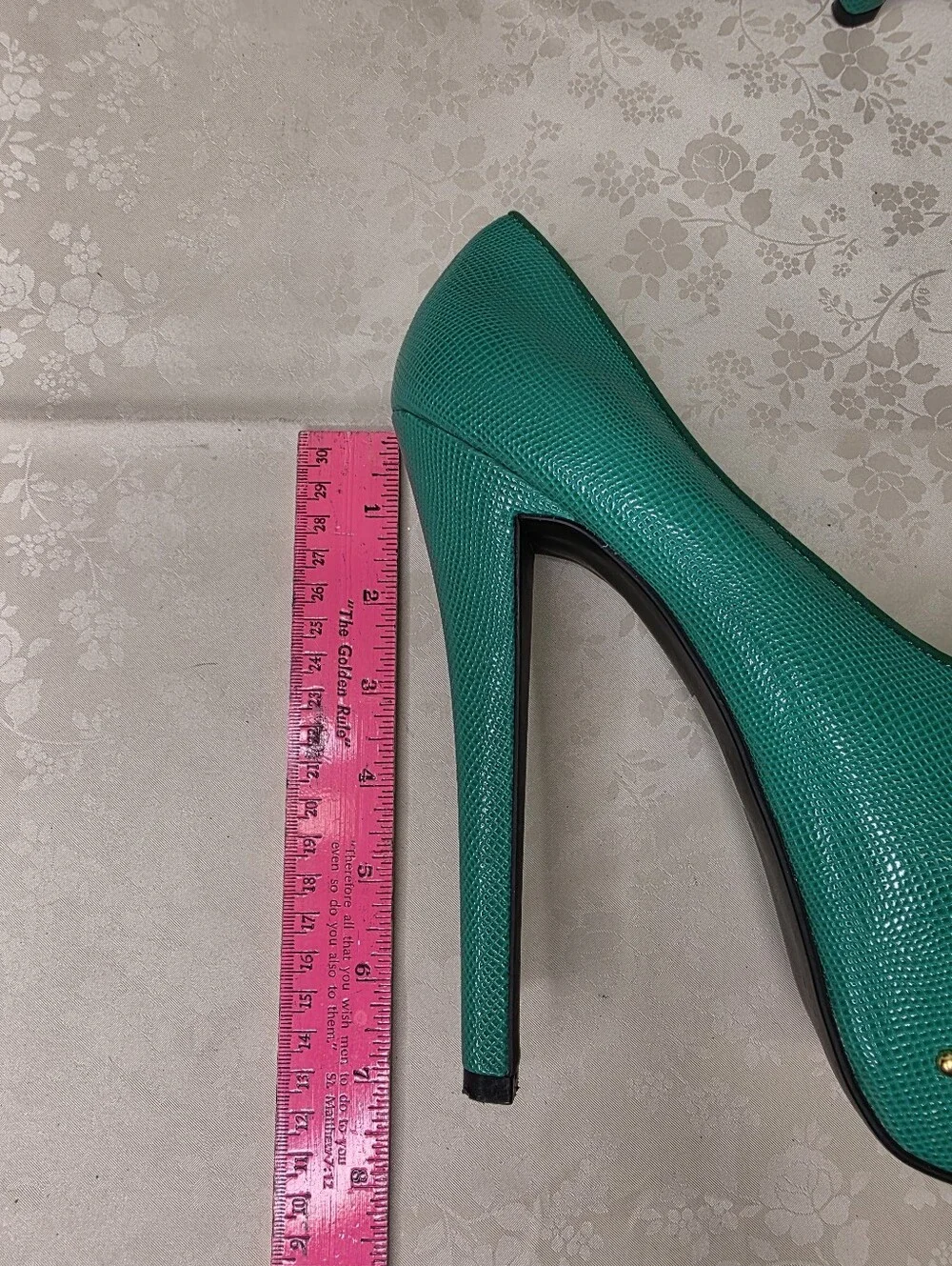 Shoe Republic LA Ethanie Green Gold Platform Stiletto Heels Pumps Studded 7.5